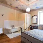 Bed & Breakfast 3*